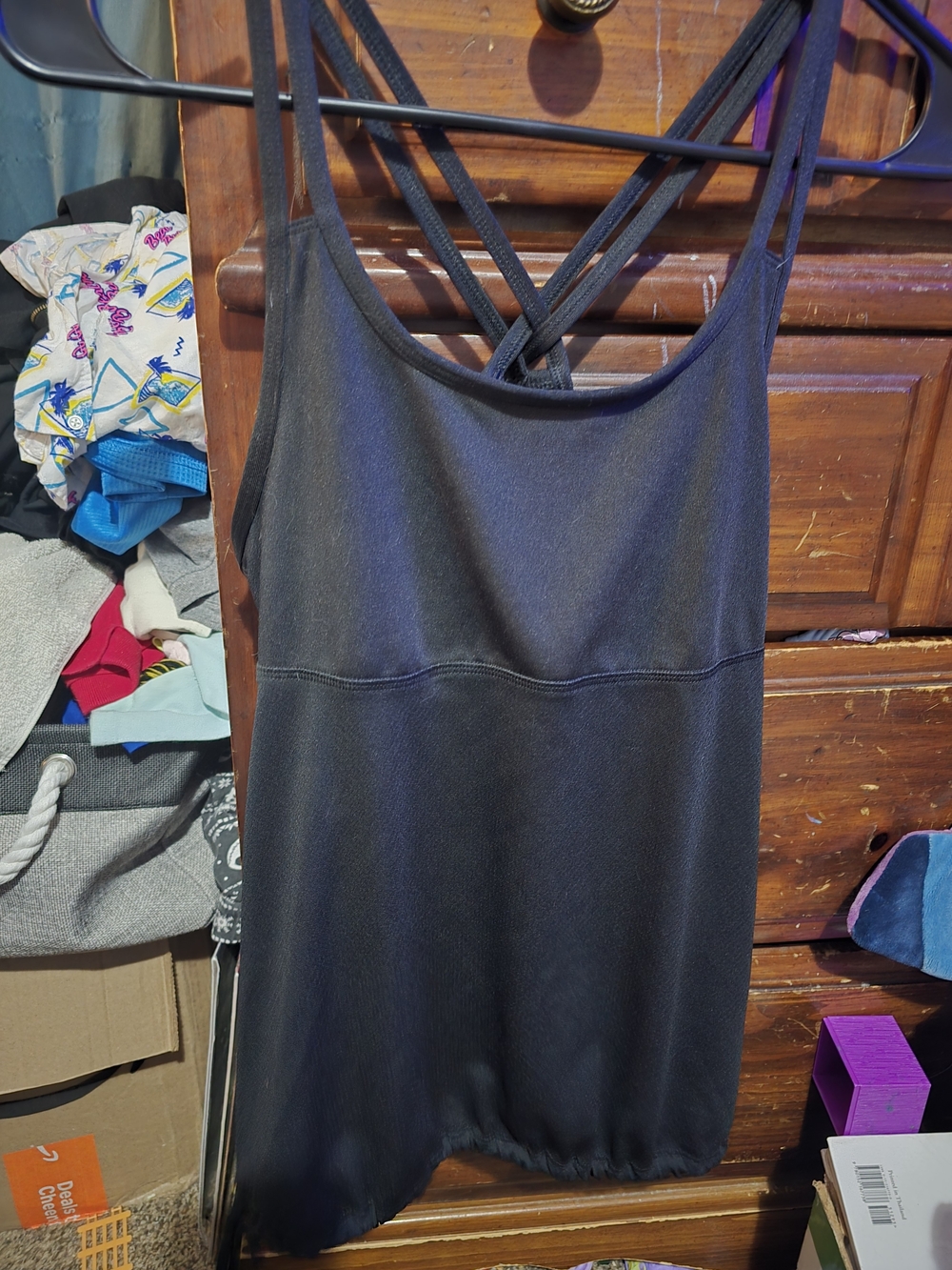 !!. Ladies M Black Crisscross Strap Tank Top